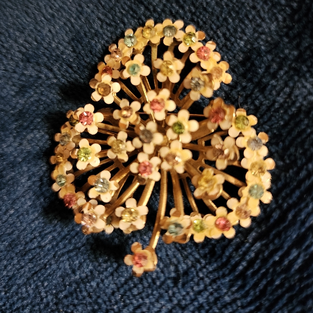 A Perfect Brooche For SPRING!